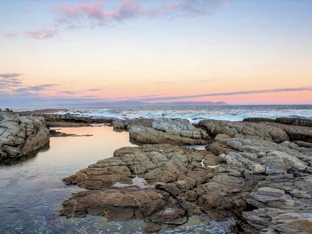 Beachfront House - Hermanus Whale View Villa Bagian luar foto