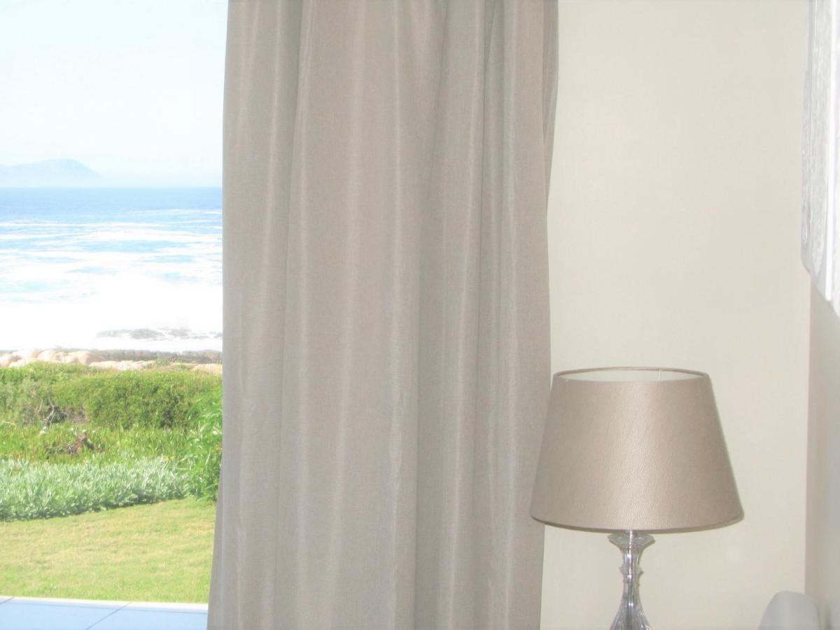 Beachfront House - Hermanus Whale View Villa Bagian luar foto
