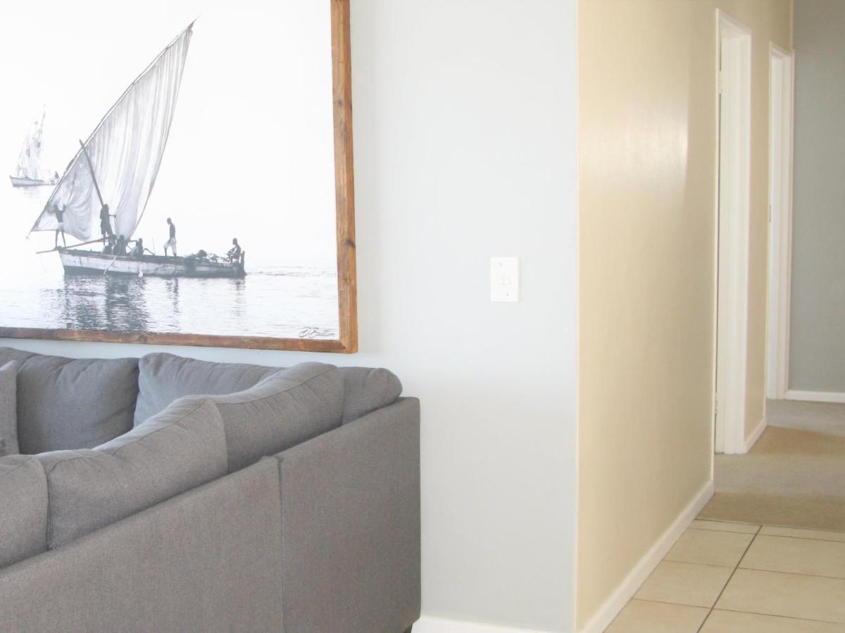 Beachfront House - Hermanus Whale View Villa Bagian luar foto