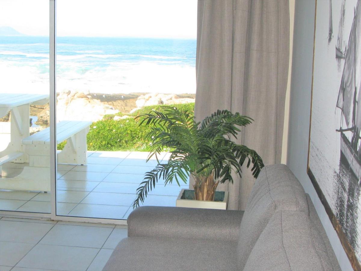 Beachfront House - Hermanus Whale View Villa Bagian luar foto
